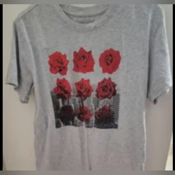 Mighty Fine rose design t-shirt, size L - Picture 4 of 5